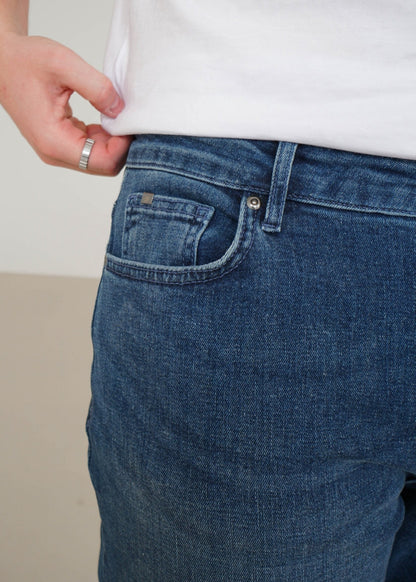 Relaxed Tapered Jeans In Mid Blue