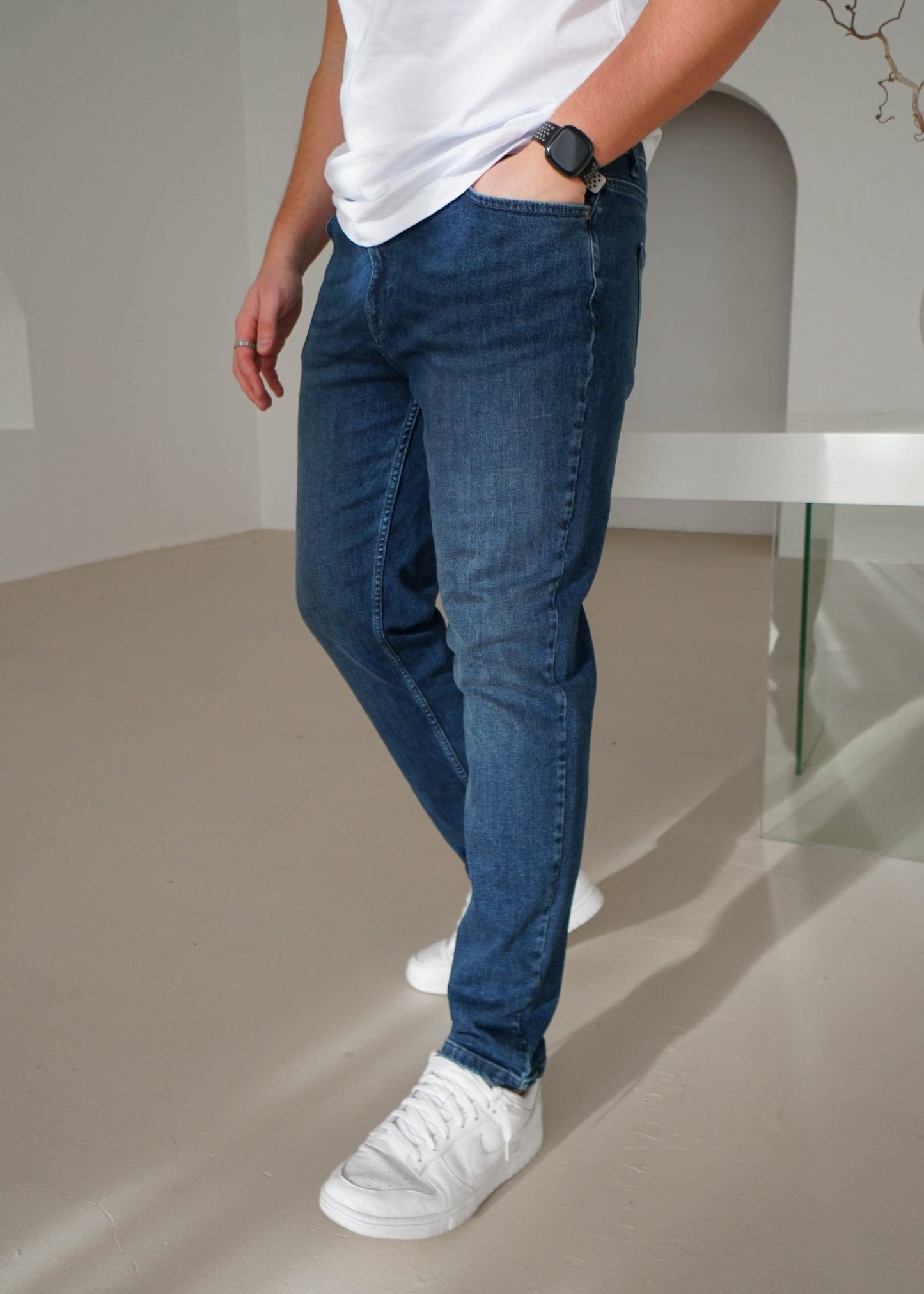 Relaxed Tapered Jeans In Mid Blue