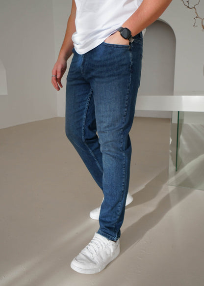 Relaxed Tapered Jeans In Mid Blue