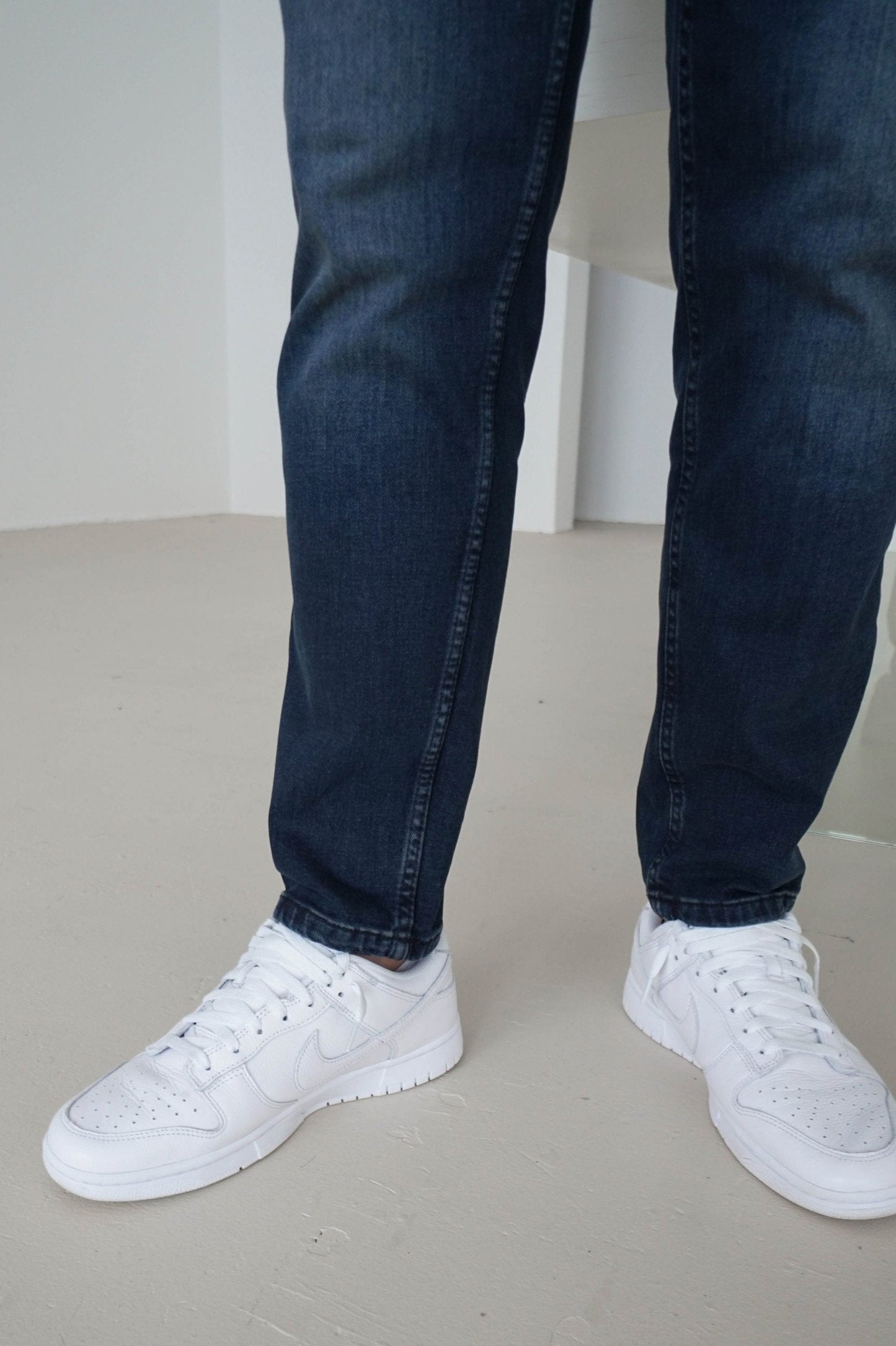 Relaxed Tapered Jeans In Midnight Dark Blue
