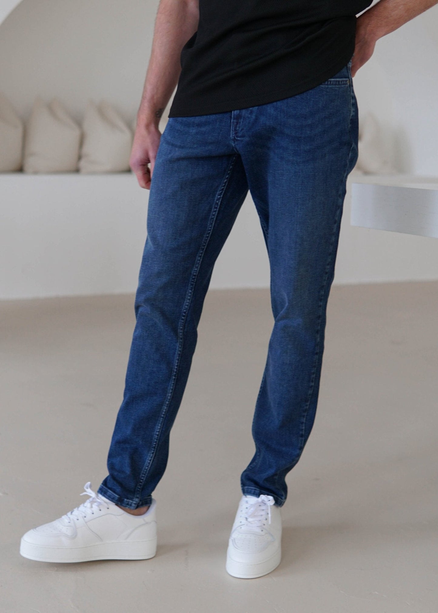 Relaxed Tapered Jeans In Mid Blue