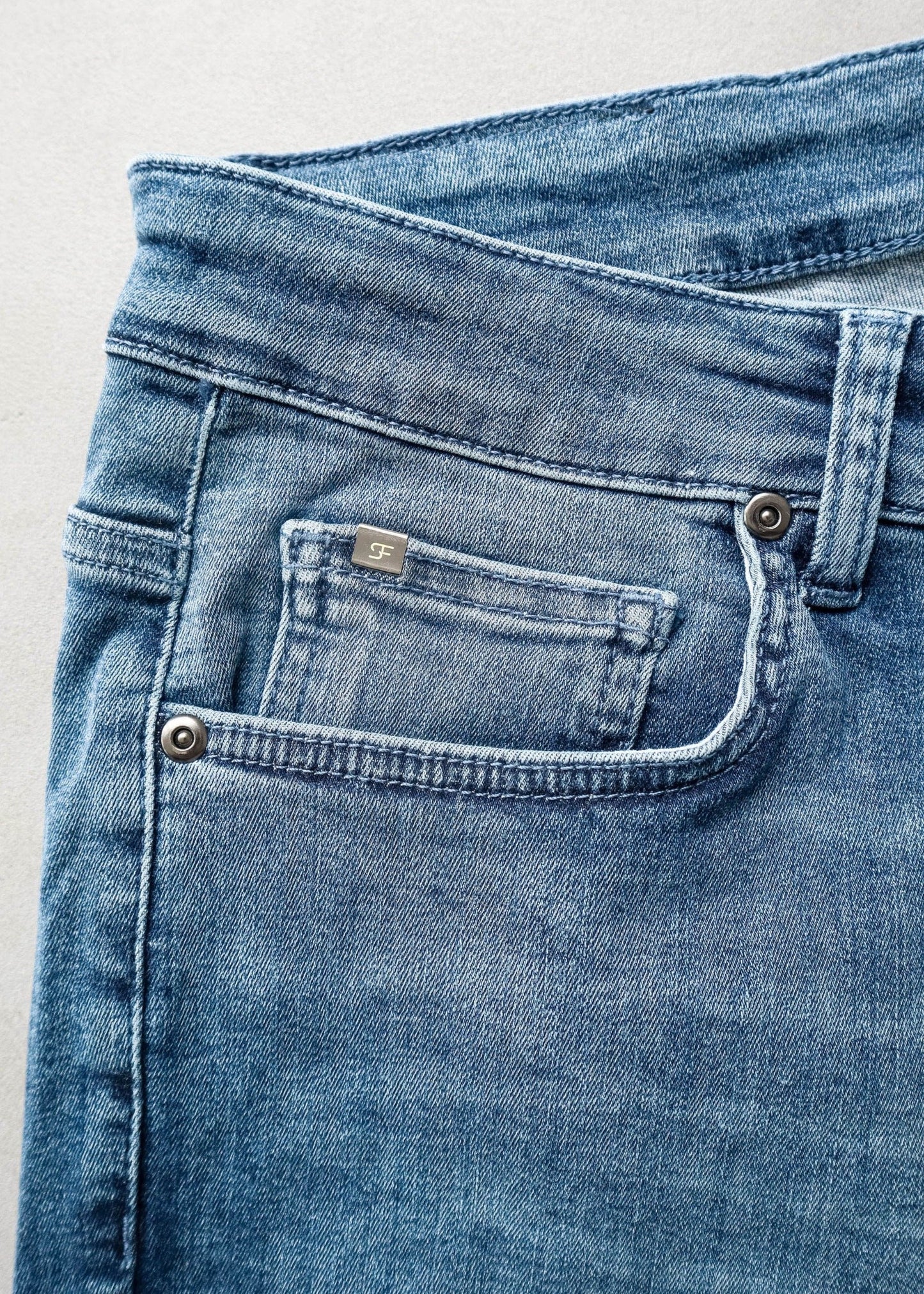 Slim Comfort Jeans In Light Blue